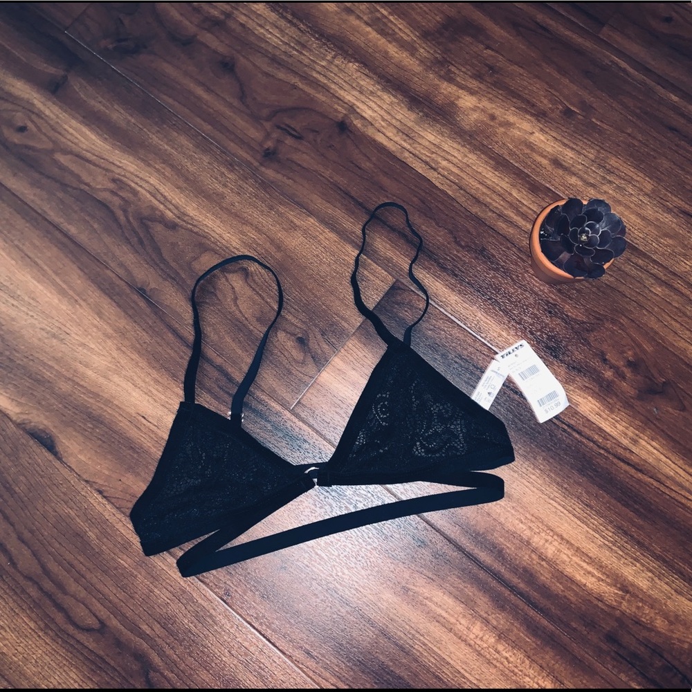🚫SOLD🚫🥀 Velvet & Lace Making Magic Bralette